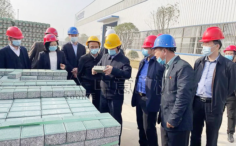 領導參觀建筑垃圾再生項目 領導參觀建筑垃圾再生項目